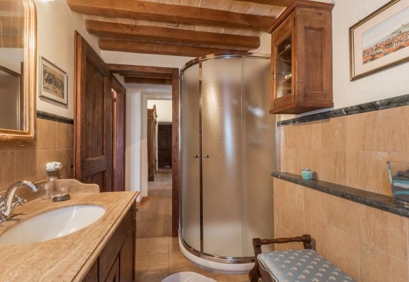 Bagno n.3 ad uso della camera n.4 al primo piano - Villa Ambrah 12+1