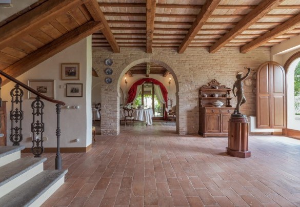 La scala per accedere al primo piano - Villa Ambrah 12+1