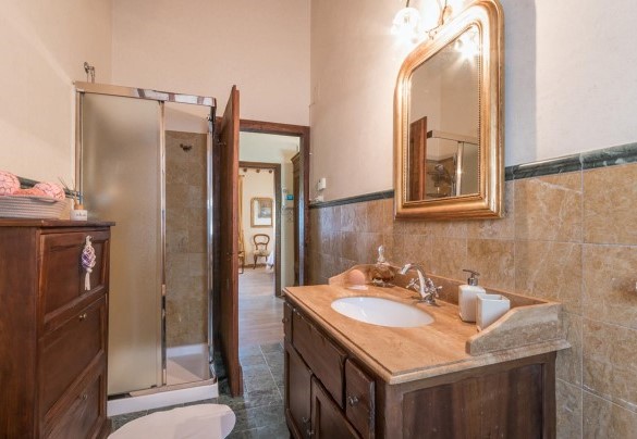 Bagno n.4 al servizio delle camere n.5 e n.6 al primo piano - Villa Ambrah 12+1