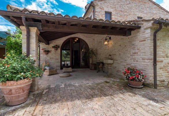 Uno degli ingressi della villa che conduce alla camera doppia unibile N1 - Villa Ambrah 12+1