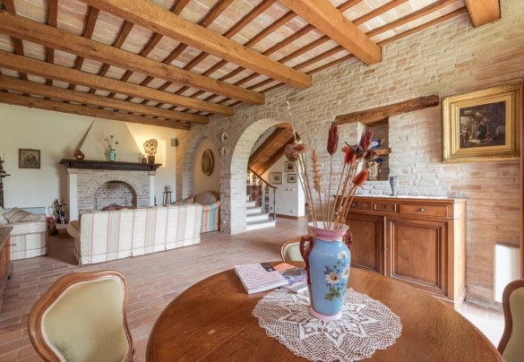 Accogliente salotto con camino - Villa Ambrah 12+1