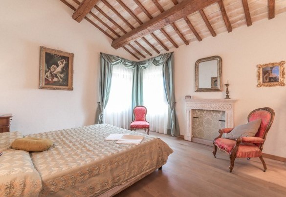 Camera matrimoniale n.5 servita dal bagno n.4 al primo piano - Villa Ambrah 12+1