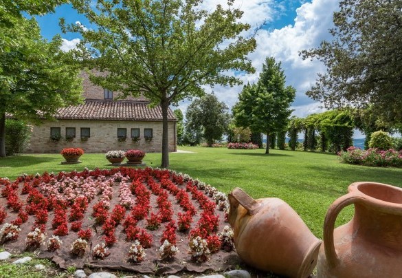 Magnifica vista sulla villa circondata dal verde parco curato - Villa Ambrah 12+1
