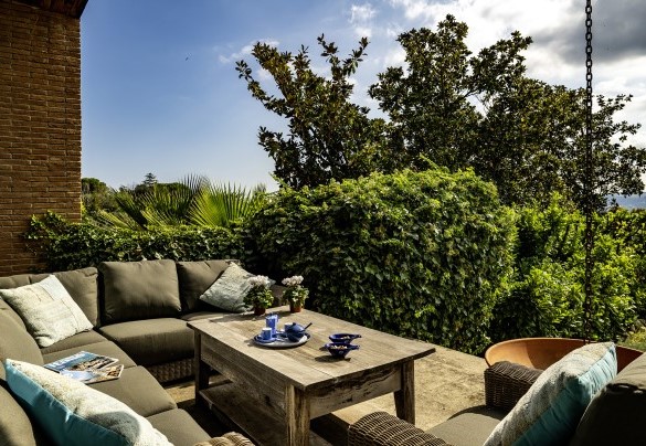 Salotto esterno ideale per momenti di relax all’aperto – Villa Amyra
