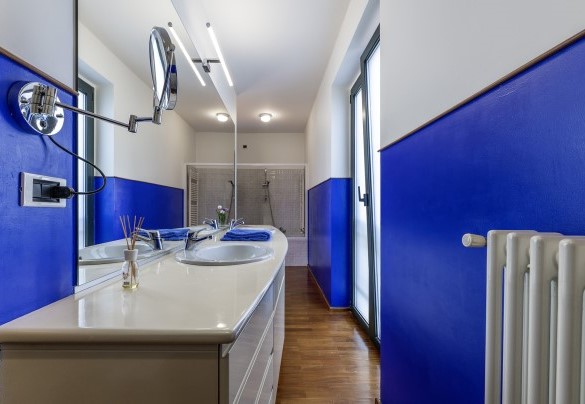 Bagno en-suite n.1 con vasca  – Villa Amyra