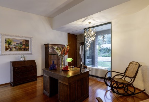 Elegante disimpegno all’ingresso, finemente arredato – Villa Amyra