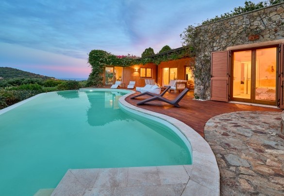Le atmosfere serali a bordo piscina - Villa Ananda
