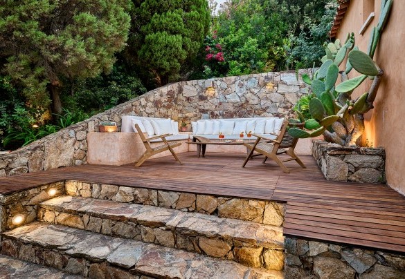 Nel giardino numerosi angoli per il relax - Villa Ananda