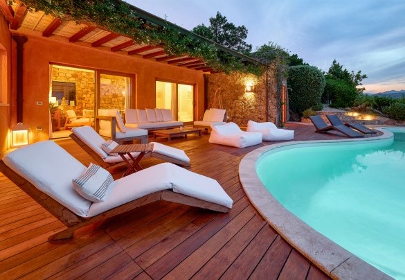 Le atmosfere serali a bordo piscina - Villa Ananda