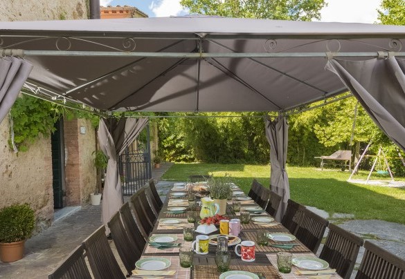 Ampi gli spazi soggiorno all'esterno - Villa Angelini
