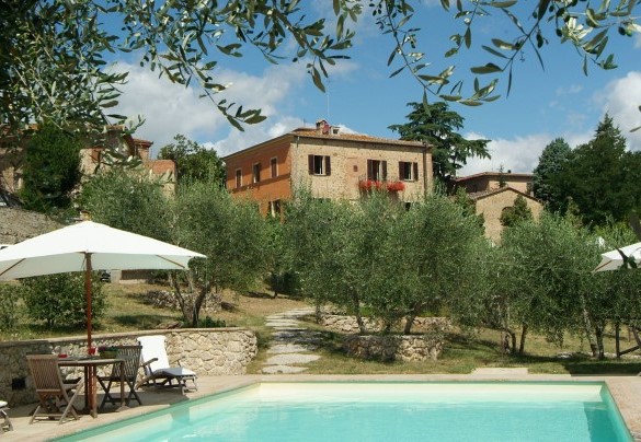 La piscina recintata dista dalla villa circa 70 metri- Villa Angelini