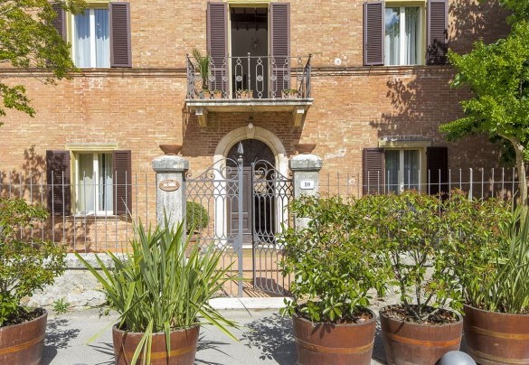 L'ingresso pedonale della villa - Villa Angelini