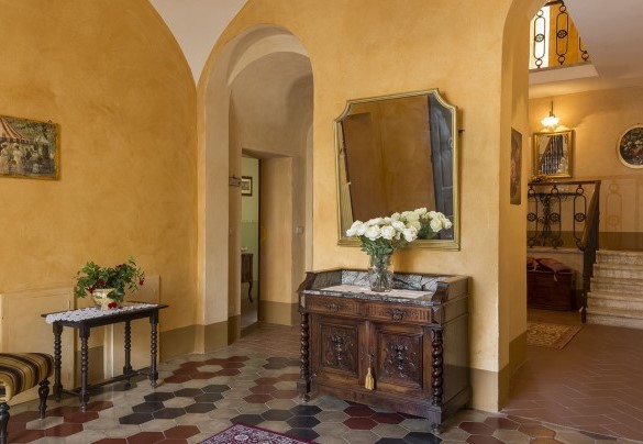L'ingresso principale al piano terra- Villa Angelini