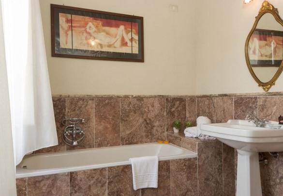 Bagno en suite con vasca n.4- Villa Angelini