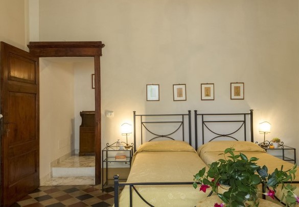 Camera doppia con letti unibili n. 3 con bagno en suite con doccia al piano terra