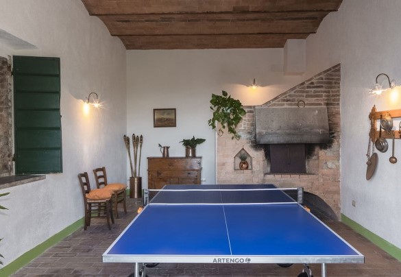 Area giochi con tavolo da ping pong- Villa Angelini