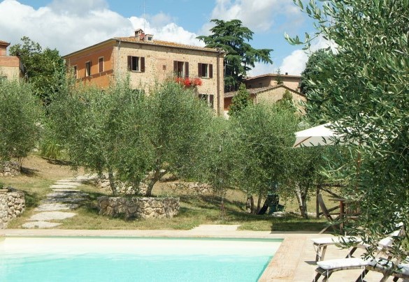  La piscina è aperta dall'ultimo sabato di aprile al primo sabato di ottobre- Villa Angelini