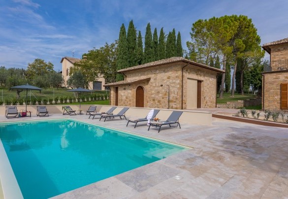 La piscina misura 10 x 4 m e ha una profondità costante di 1,50 m - Villa Anna Elisa