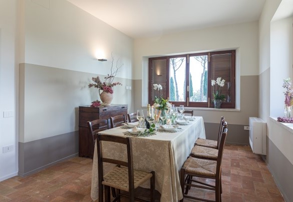 La bella sala da pranzo comunica con il salotto - Villa Anna Elisa 