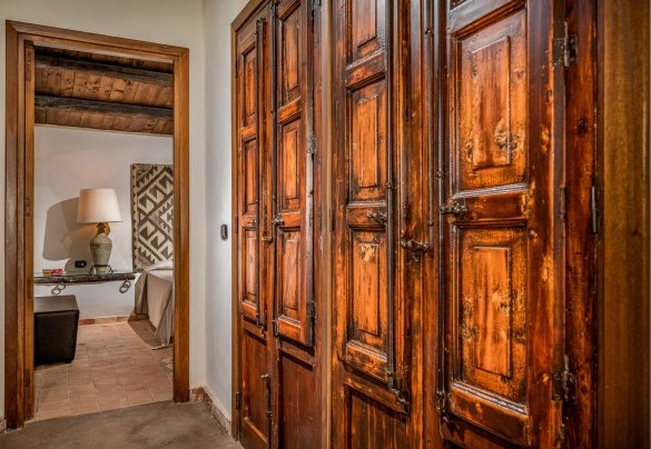 Armadio nell'ingresso comunicante con le camere- Villa Antura