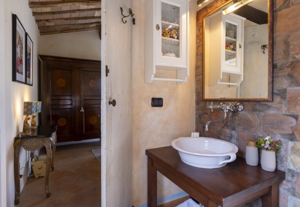 Il bagno en-suite con vasca n.3 al primo piano - Villa Aperolli