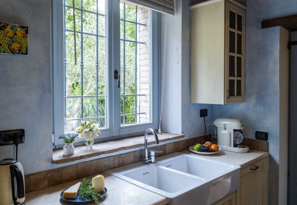 La cucina attrezzata - Villa Aperolli