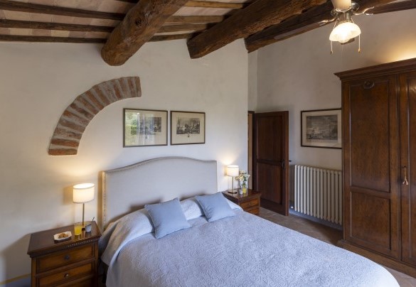 La camera matrimoniale (letto largo 150cm) n.1 al piano terra - Villa Aperolli