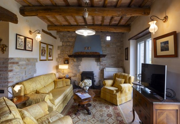 L’area living con uscita diretta all'esterno - Villa Aperolli