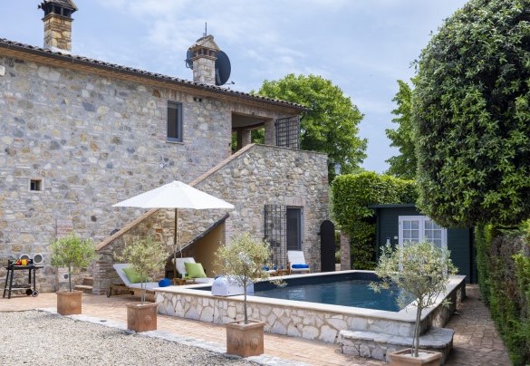Il casale in pietra con la piscina a pochi metri - Villa Aperolli