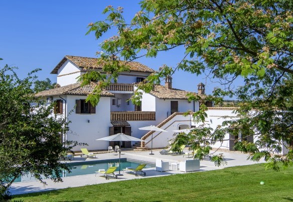 View of the house and swimming pool from the driveway to the property – Villa Ardente