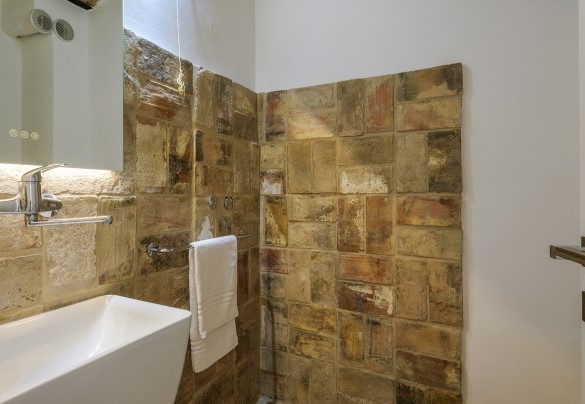 The guest bathroom on the ground floor – Villa Ardente