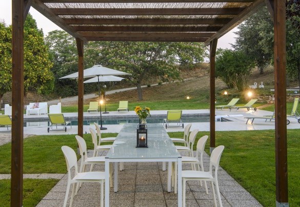 The gazebo furnished with tables and chairs is the ideal place for breakfasts and dinners alfresco – Villa Ardente