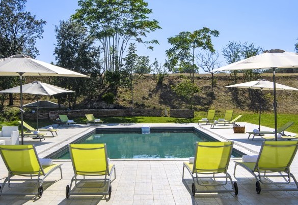 The swimming pool, a few meters from the house, measures 6 x 12 and has a constant depth of 1.50 m - Villa Ardente
