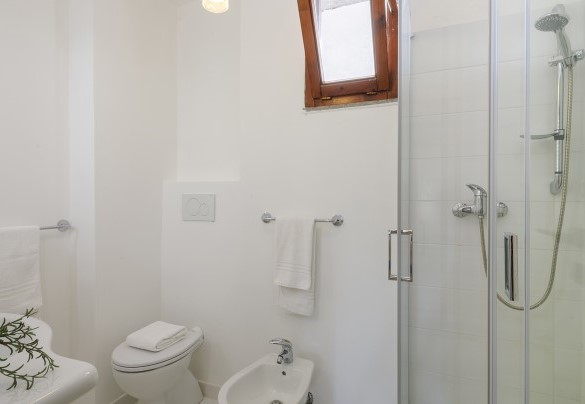 Bathroom n.5 with shower on the first floor - Villa Ardente