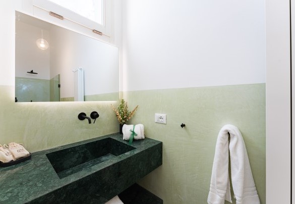 En suite bathroom with shower no. 2 - Villa Aristula