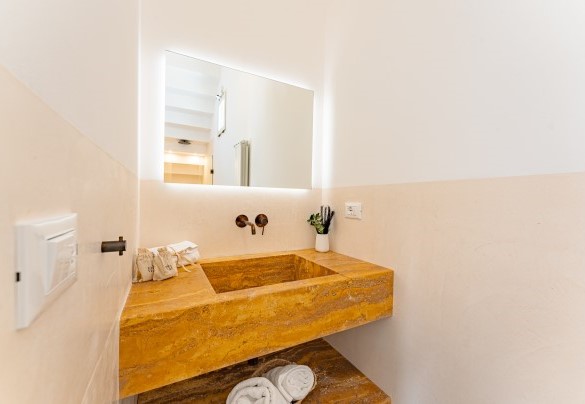 En suite bathroom with shower no. 5 - Villa Aristula