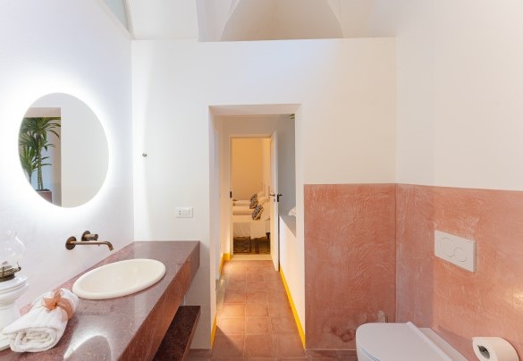 Bathroom no. 3 on the lower ground floor adjacent to the triple bedroom - Villa Aristula