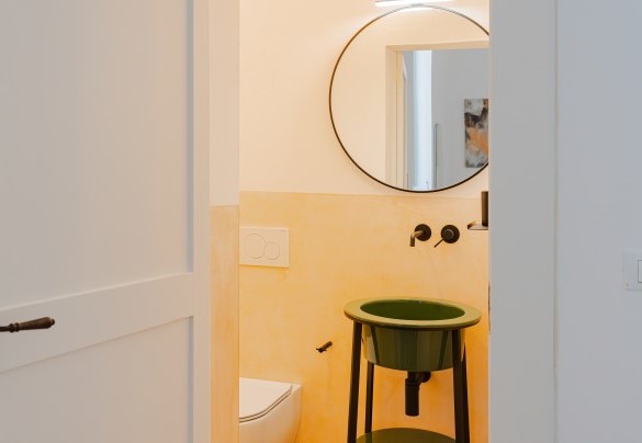 En suite bathroom with shower no. 4 - Villa Aristula
