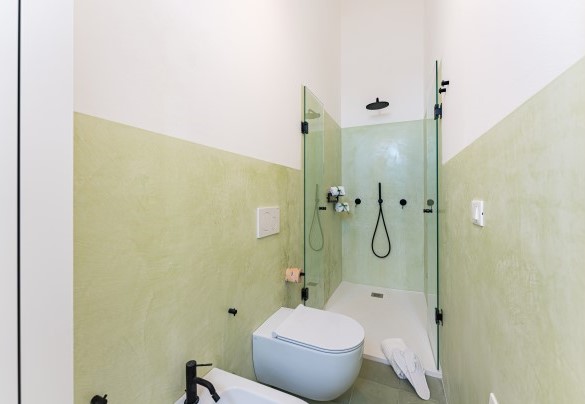En suite bathroom with shower no. 2 - Villa Aristula