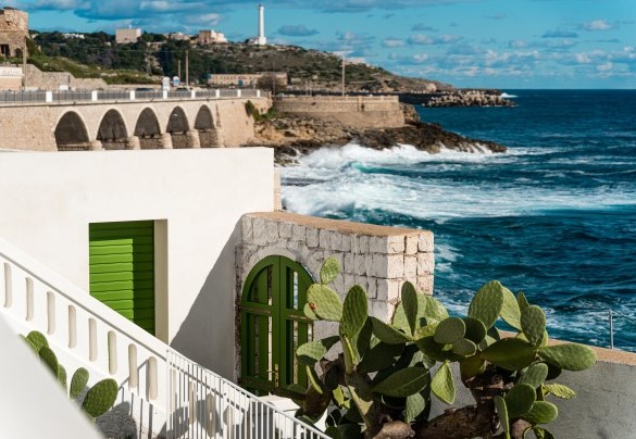 From the garden, a pathway leads directly to the sea - Villa Aristula