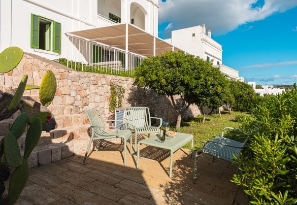 Relaxation corner in the terraced garden - Villa Aristula