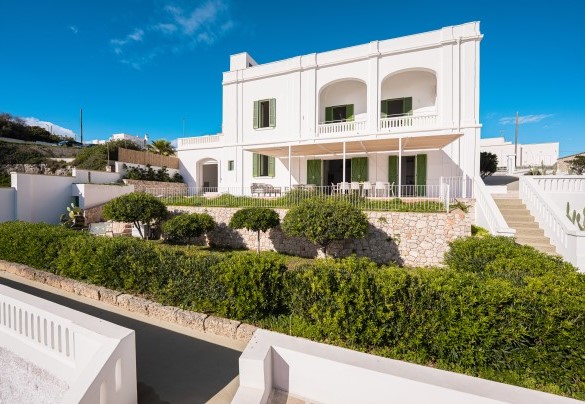 The rear of the villa facing the sea - Villa Aristula