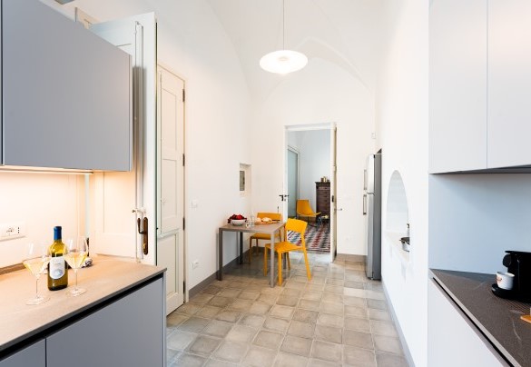 The kitchen with direct access to the terrace - Villa Aristula