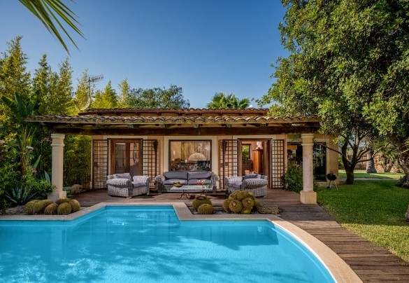La piscina dista circa 2 metri dalla villa – Villa Ashram