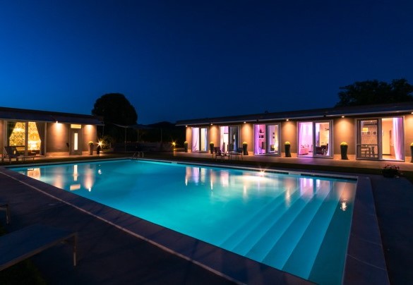 The chromatic lights inside the living room create a unique atmosphere - Villa Atmosfere