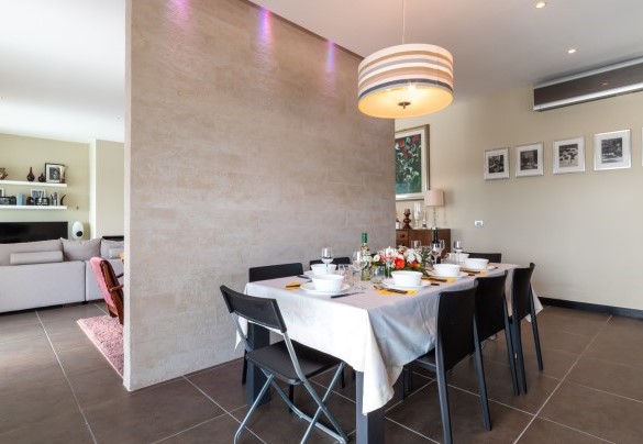 Kitchen and dining area, in partial open space with the living area – Villa Atmosfere