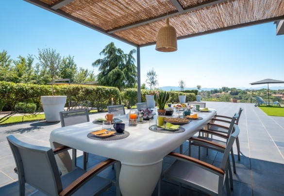The veranda is the ideal place to enjoy lunches and dinners outdoors - Villa Atmosfere