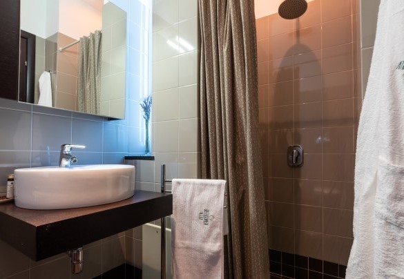 Bathroom n.2 with shower - Villa Atmosfere