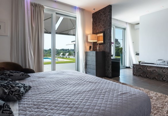 Double bedroom n.1 with direct access to the outside - Villa Atmosfere