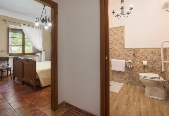 Bagno n.1 con doccia en-suite con camera 1 - Villa Augusto